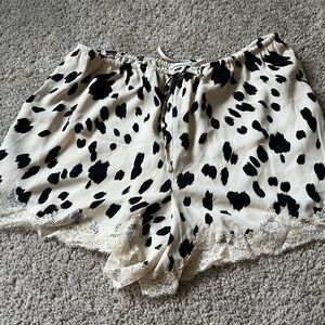 Abercrombie & Fitch Black and White cow print mid rise flirty Shorts size L